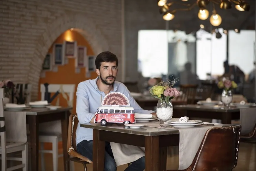 La reportera del jamón visita nuestro Hotel Restaurante.
